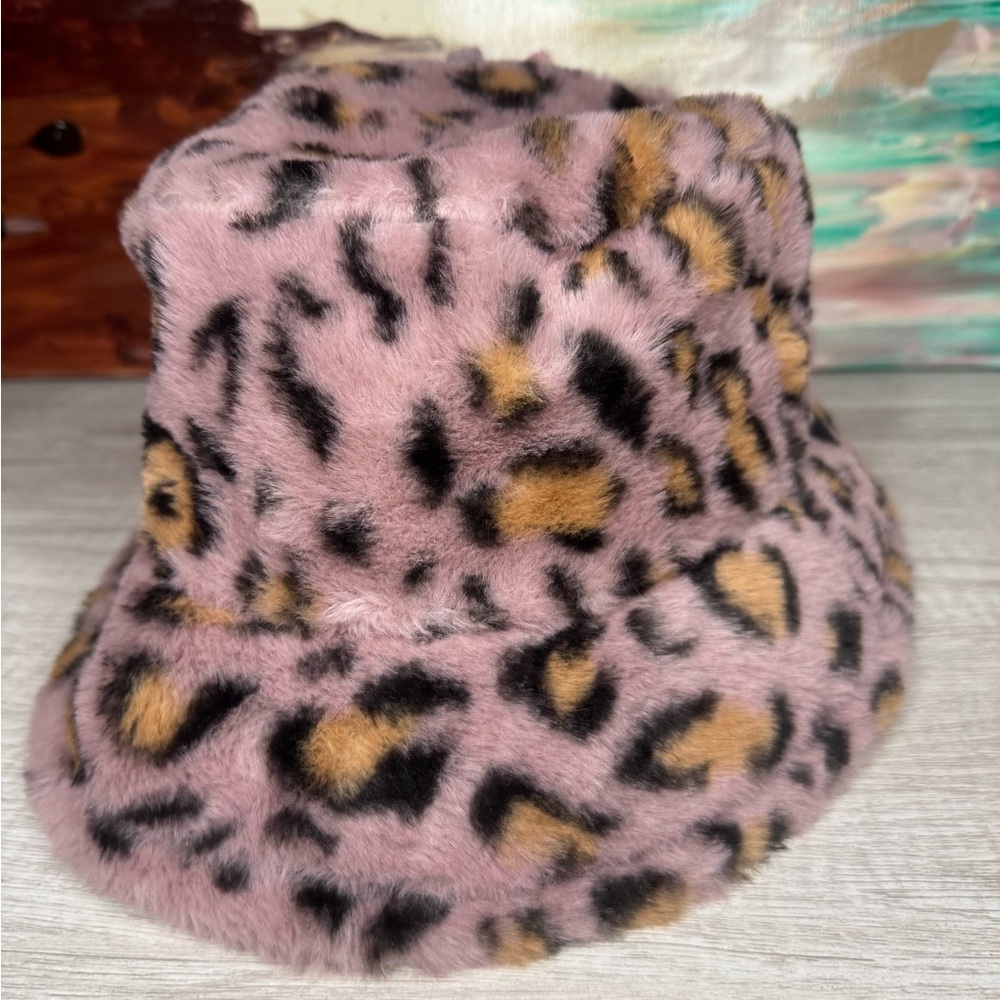 Chic Leopard Print Women's Bucket Hat